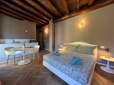 Living room, Bedroom, towels