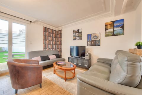 Communal lounge/ TV room, Living room