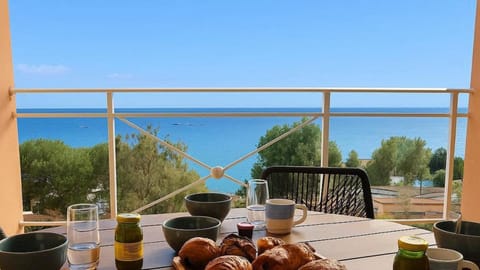 Patio, Day, Natural landscape, View (from property/room), Balcony/Terrace, Dining area, Sea view