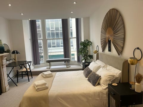 Photo of the whole room, Seating area, Bedroom, towels