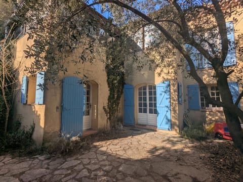 Charmant T3 dans un mas provençal proche Avignon Apartment in Sorgues
