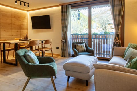 TV and multimedia, Living room, Mountain view