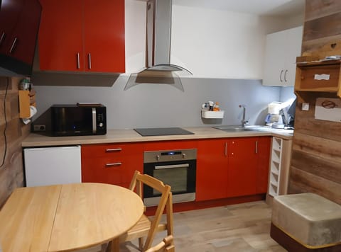 Kitchen or kitchenette, Living room