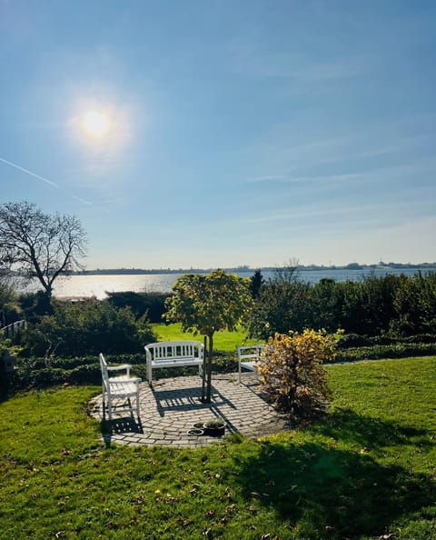 Hyggelig og stille lejlighed 100 m fra torvet Apartment in Stege