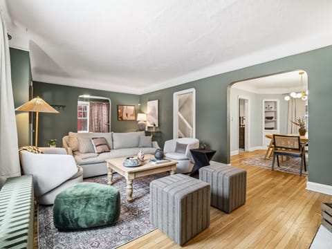 Living room, Photo of the whole room