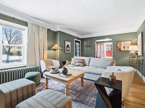 Living room, Seating area