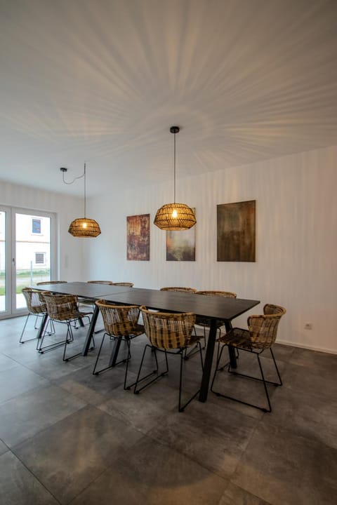 Seating area, Dining area