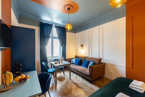 TV and multimedia, Decorative detail, Dining area, towels