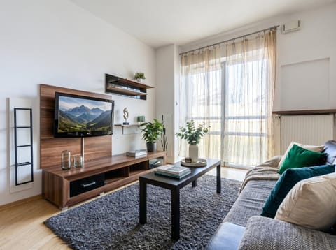Communal lounge/ TV room, TV and multimedia, Living room, Seating area, Evening entertainment