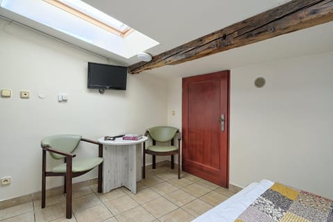 Urban Nest - Double Room in the Attic Apartment in Krakow