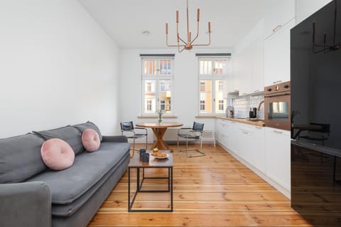 Communal lounge/ TV room, TV and multimedia, Kitchen or kitchenette, Living room, Seating area, Dining area, Evening entertainment