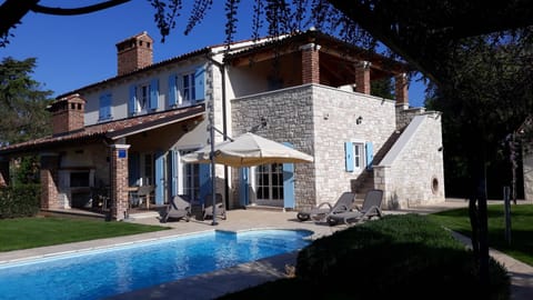 Facade/entrance, Garden view