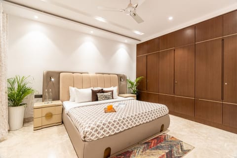 Bed, Bedroom, towels, wardrobe