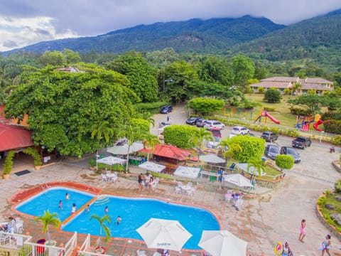 Swimming pool, Swimming pool