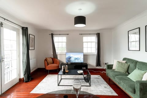 Bright 1 Bed Harbour-side Apartment with Balcony Apartment in Copeland District