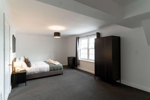 Bright 1 Bed Harbour-side Apartment with Balcony Apartment in Copeland District