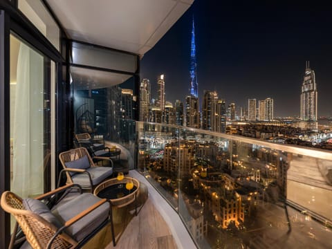 Nearby landmark, Night, Balcony/Terrace, Seating area, City view, Landmark view