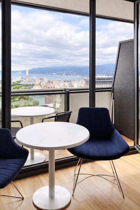 Natural landscape, View (from property/room), Balcony/Terrace, Living room, Seating area, City view