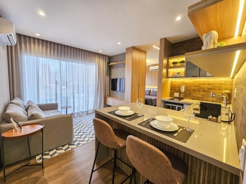 TV and multimedia, Kitchen or kitchenette, Living room, Dining area, air conditioner