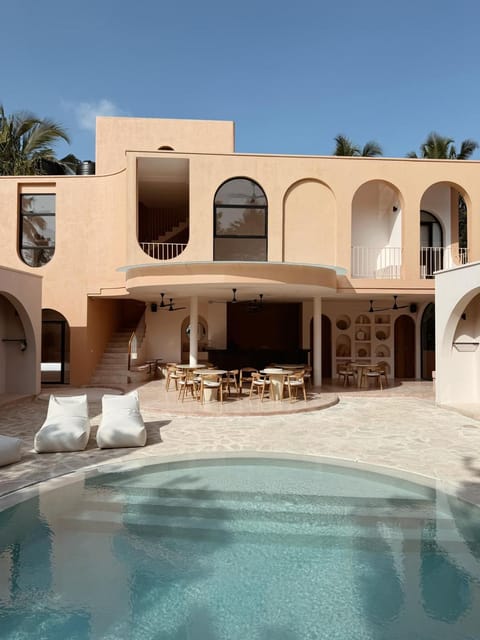 Property building, Patio, Restaurant/places to eat, Day, Decorative detail, Seating area, Dining area, Pool view, Swimming pool, sunbed