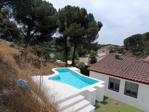 Property building, Day, Neighbourhood, Natural landscape, Pool view, Street view, Swimming pool, sunbed