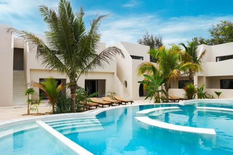 Swimming pool
