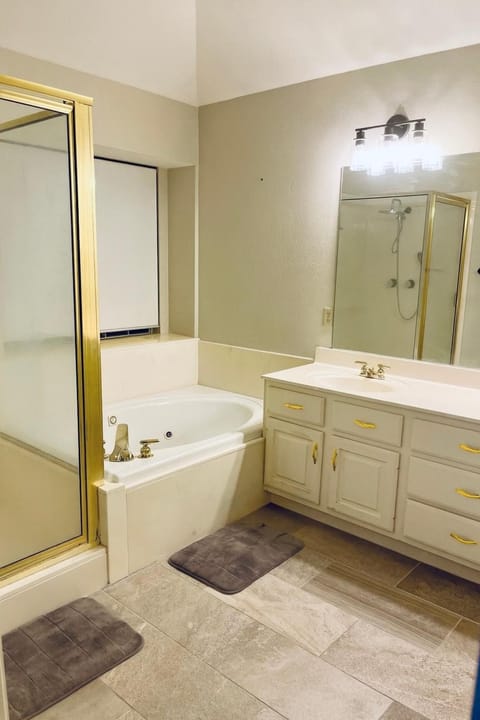 Aggieland Getaway! House in College Station