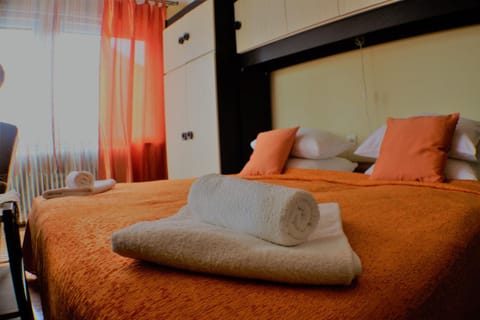 Bed, Photo of the whole room, Decorative detail