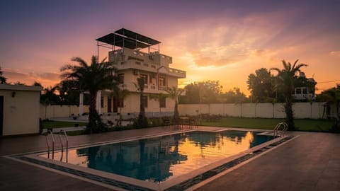 Property building, Swimming pool