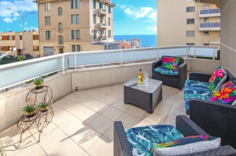 Patio, View (from property/room), Balcony/Terrace, Living room, Seating area, Sea view