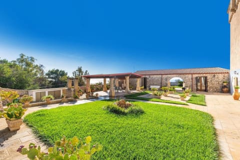 Garden, Sea view, Area and facilities