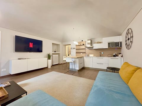 TV and multimedia, Kitchen or kitchenette, Living room, Seating area, Dining area, heating, microwave, pet friendly, stove, air conditioner