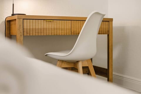 Elegant Auburndale Rooms Near the Speedway & Lake House in Auburndale