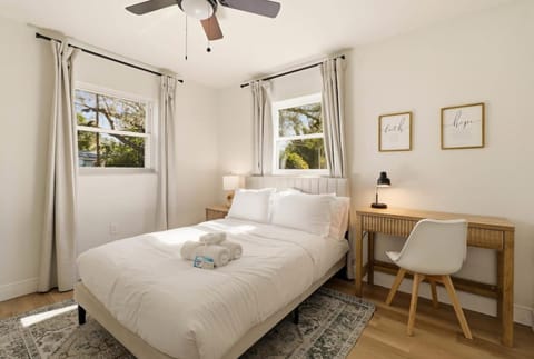 Elegant Auburndale Rooms Near the Speedway & Lake House in Auburndale