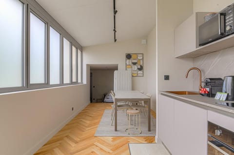 Résidence moderne avec appartements lumineux et rénovés aux portes de Lyon Apartment in Lyon
