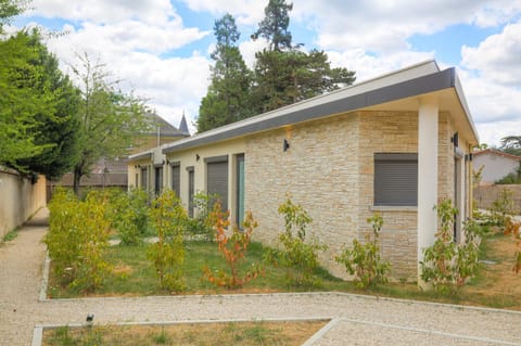 Résidence moderne avec appartements lumineux et rénovés aux portes de Lyon Apartment in Lyon