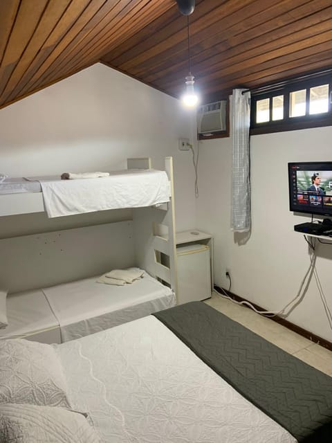 Bed, TV and multimedia, Photo of the whole room, bunk bed