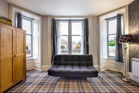 Seating area, Bedroom, wardrobe