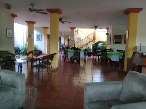 Lounge or bar, Breakfast