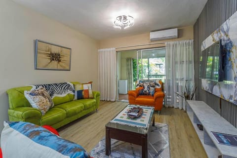 TV and multimedia, Living room, Seating area, air conditioner
