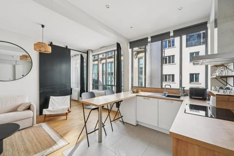 Kitchen or kitchenette, Living room, minibar