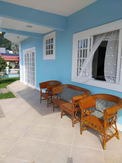 Beachfront Bed & Breakfast Home Near Ilha Grande House in Angra dos Reis