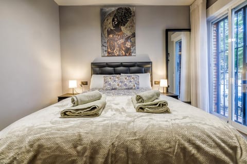Bed, Bedroom, towels
