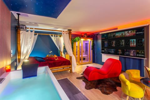 Hot Tub, Sauna, TV and multimedia, Spa and wellness centre/facilities, Photo of the whole room, internet