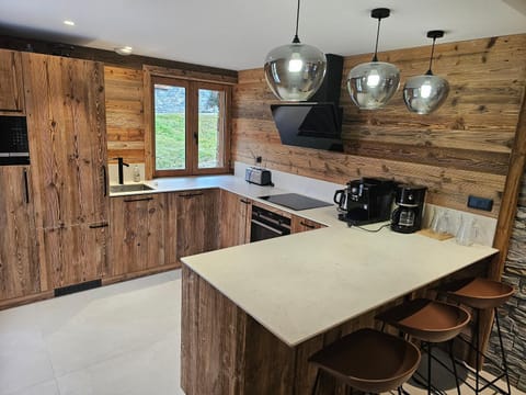 Kitchen or kitchenette, Living room