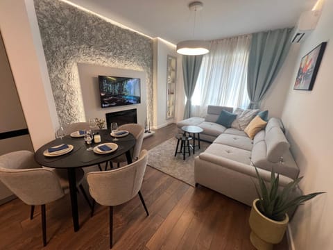 TV and multimedia, Living room, Seating area, Dining area, air conditioner