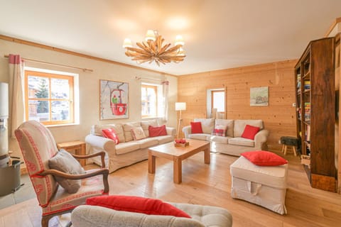 Chalet Reves des Cimes House in Les Allues