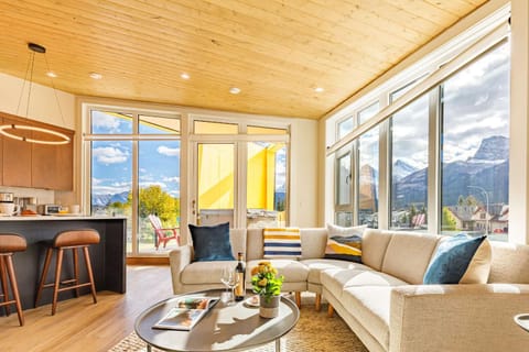 Living room, Seating area, Mountain view