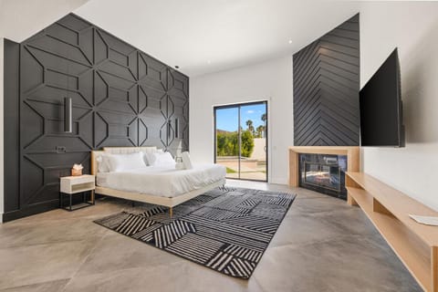 The Lighthouse- Monthly 5 bd 4 bth Pool & Spa House in Palm Springs