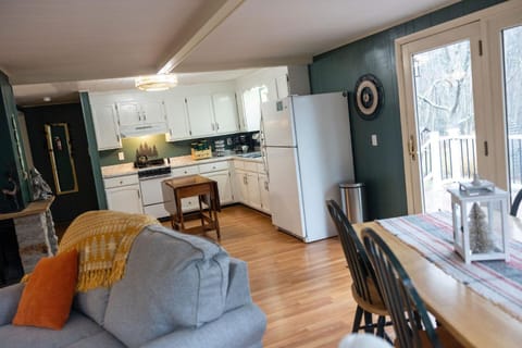 Natural landscape, View (from property/room), Balcony/Terrace, Kitchen or kitchenette, Living room, Dining area, fireplace